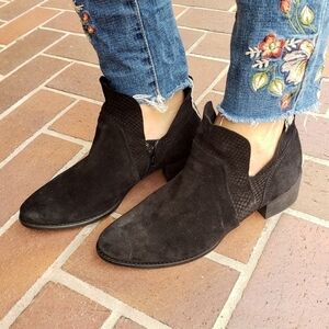 Seychelles Score Black Suede Block Heel Ankle Boots Bootie Size 8.5